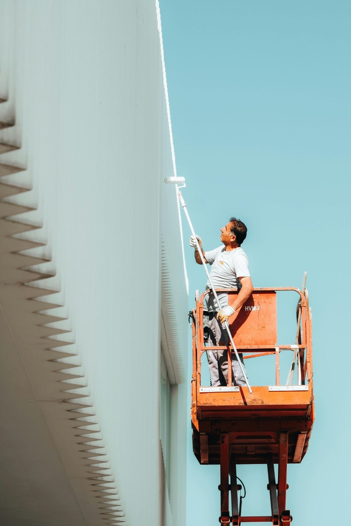 Application de peinture sur plafond par un entrepreneur peintre à Westmount